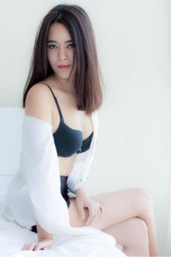 escorts Perak: TAKE ME TO PARTY I AM PARTICULAR, BISEXUAL IN PANTIES ENJOY IT WITH ME